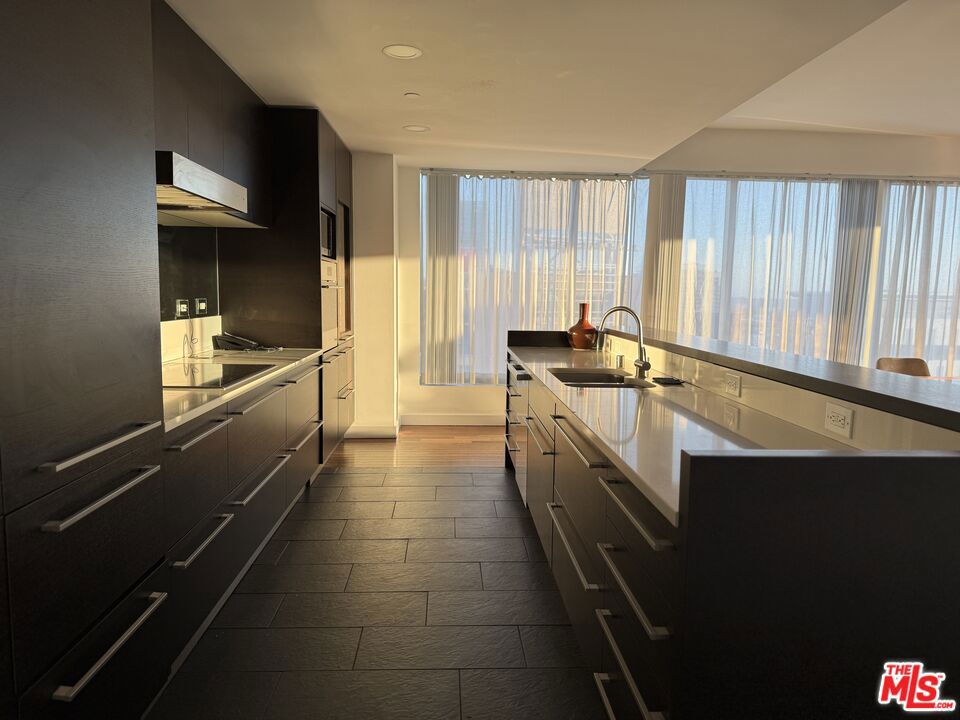 6250 Hollywood Boulevard #12H