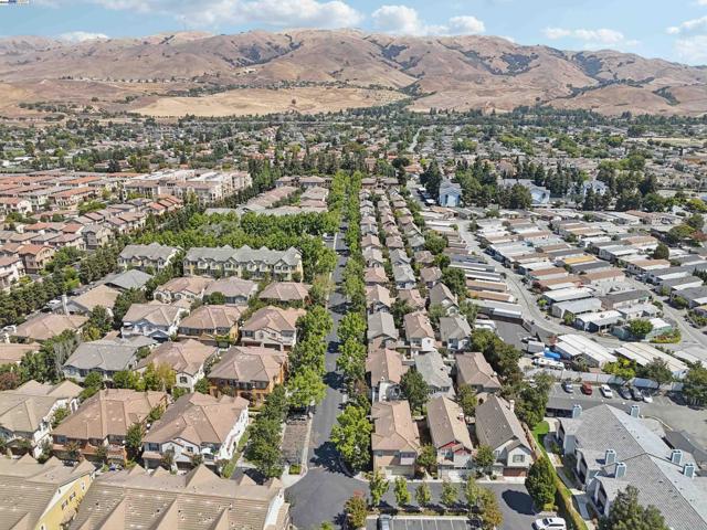 49199 Honeysuckle Ter, Fremont CA: https://media.crmls.org/mediaz/74535d75-1342-41b0-bb96-49bb09b04746.jpg