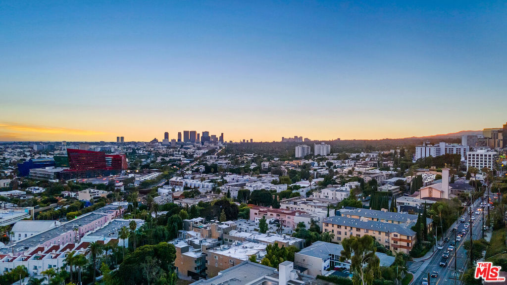 https://media.crmls.org/mediaz/745372da-6209-4d32-a1ea-5c6dfb60ce42.jpg?preset=X-Large