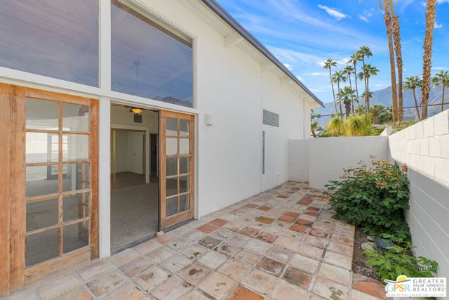 1983 S Yucca Place, Palm Springs CA: https://media.crmls.org/mediaz/7453bdcb-f245-48a7-ac3b-f0f98e831d0e.jpg