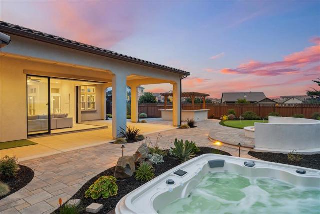 2999 Bluffs Drive, Marina CA: https://media.crmls.org/mediaz/7453d7fd-825c-4ff8-bdf3-847ca3e9fc99.jpg