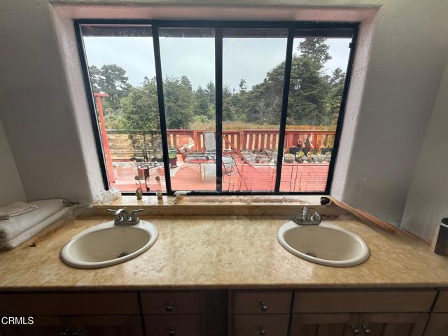 18391 Old Coast Highway, Fort Bragg CA: https://media.crmls.org/mediaz/7453da28-5fd7-4e86-944b-d7b7fe94d0ac.jpg