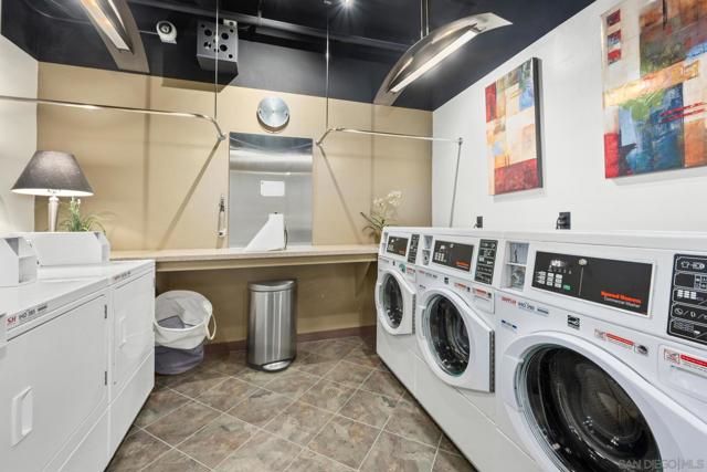 7811 Eads Ave, La Jolla CA: https://media.crmls.org/mediaz/7453e049-e397-4c05-98ca-7e06a5b0739c.jpg