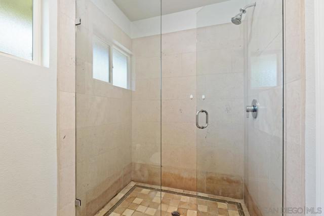 8874 La Jolla Scenic Dr N, La Jolla CA: https://media.crmls.org/mediaz/7454d1c3-5ea8-48ca-bbcb-dc4f847f5b22.jpg