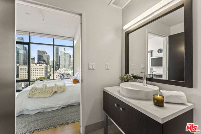 1100 S Hope Street, Los Angeles CA: https://media.crmls.org/mediaz/7454ea2c-1789-49f9-9d09-748a5a37d26d.jpg