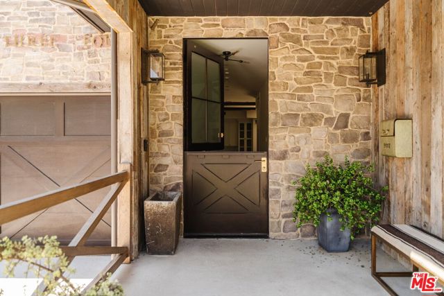 11734 Huston Street, Valley Village CA: https://media.crmls.org/mediaz/7454f32b-2061-4cb2-9727-611ff6ed3943.jpg