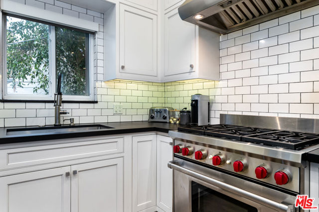 8328 Kirkwood Drive, Los Angeles CA: https://media.crmls.org/mediaz/74555aec-3fd0-4eae-acdb-200992774343.jpg