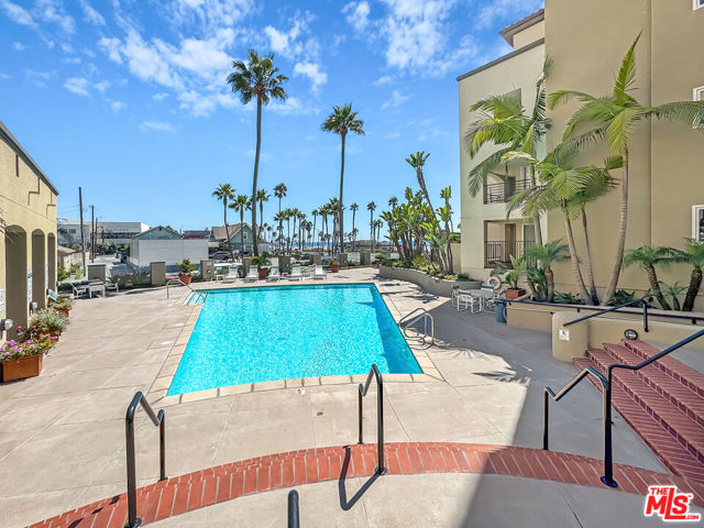 200 Pacific Coast Highway, Huntington Beach CA: https://media.crmls.org/mediaz/7455c97c-3c82-41b8-8e22-b775b0d08a33.jpg