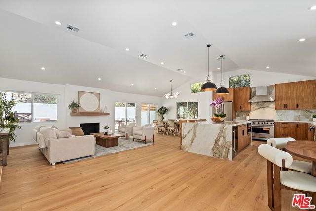 224 N Bundy Drive, Los Angeles CA: https://media.crmls.org/mediaz/745762be-150f-4e24-abe8-e1141b6305d7.jpg