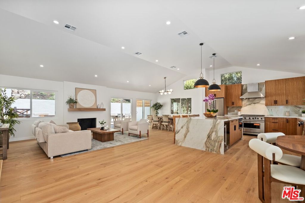 224 N Bundy Drive