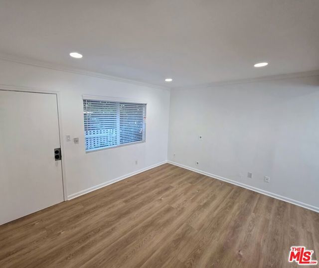 626 Broadway Street, Venice CA: https://media.crmls.org/mediaz/745785ad-736c-4e98-81f8-1c2b3e2ecf18.jpg