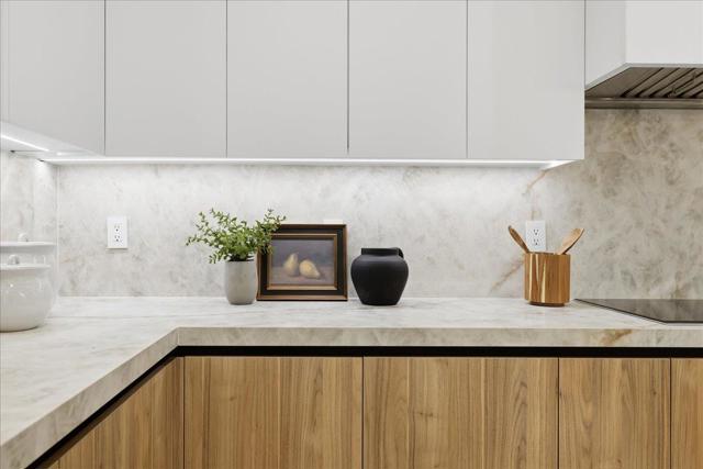 852 La Para Avenue, Palo Alto CA: https://media.crmls.org/mediaz/74578b15-0df4-449f-9132-997cf483d543.jpg