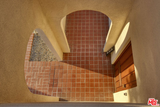 426 S Swall Drive, Beverly Hills CA: https://media.crmls.org/mediaz/7457a4bb-64a3-485d-bfcf-4eca7a80a77e.jpg