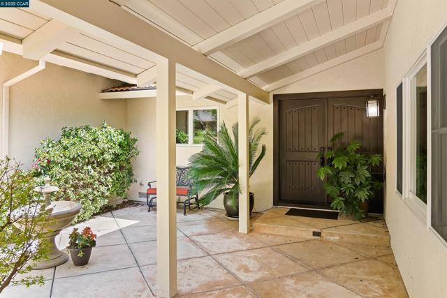 2142 Deer Oak Way, Danville CA: https://media.crmls.org/mediaz/7457f960-2c10-4455-ae0d-6f61a5ed0a21.jpg