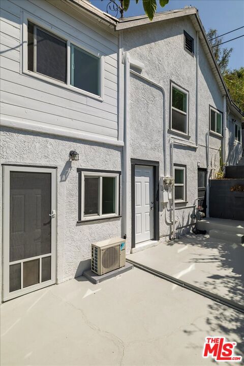 621 Isabel Street, Los Angeles CA: https://media.crmls.org/mediaz/7458d75f-d8fb-4cdf-91de-a55d4a3830e4.jpg