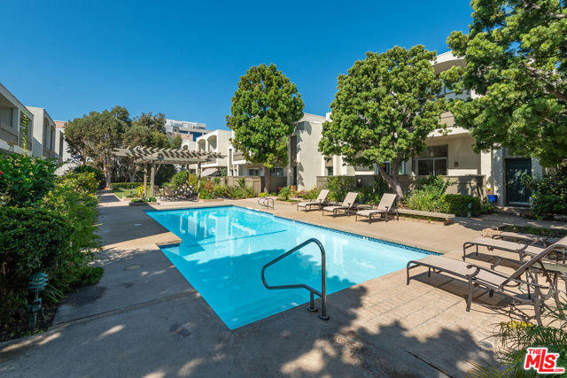 13234 Fiji Way, Marina del Rey CA: https://media.crmls.org/mediaz/74592128-a9cf-4bc6-9ba8-9eb580a7e488.jpg