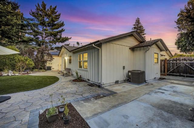 667 Cuesta Drive, Los Altos CA: https://media.crmls.org/mediaz/7459d0c6-4c7e-463e-af2c-bf87a1be3ce8.jpg