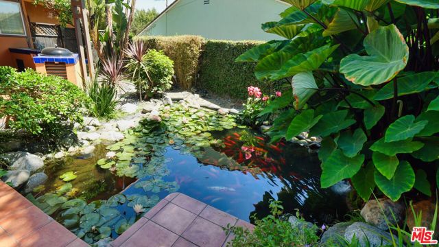 5803 Wooster Avenue, Los Angeles CA: https://media.crmls.org/mediaz/7459fd7e-4522-420b-a308-8b0ad9ae2dc6.jpg