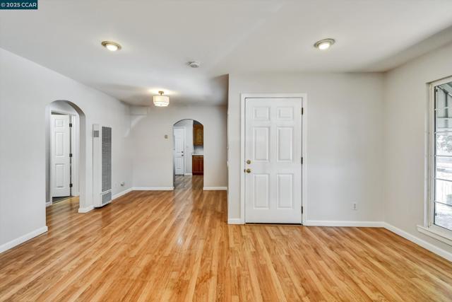 973 Paradise Blvd, Hayward CA: https://media.crmls.org/mediaz/745af5ff-b166-457a-b46d-60ef2bf78ceb.jpg