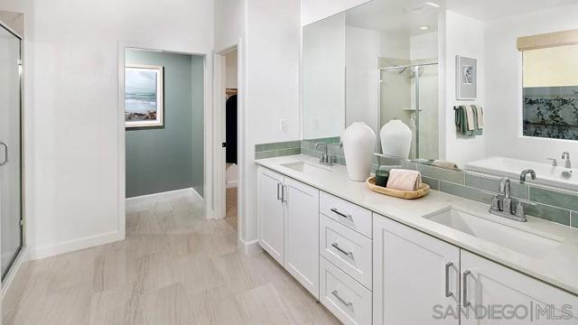 125 Mellano Way, Oceanside CA: https://media.crmls.org/mediaz/745b2e3c-5916-4e4f-96f4-36d304d9fb6f.jpg