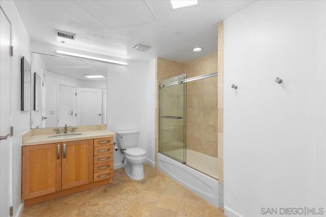 5490 La Jolla Blvd, La Jolla CA: https://media.crmls.org/mediaz/745b5156-3344-4ffe-b8ce-b40be1911877.jpg