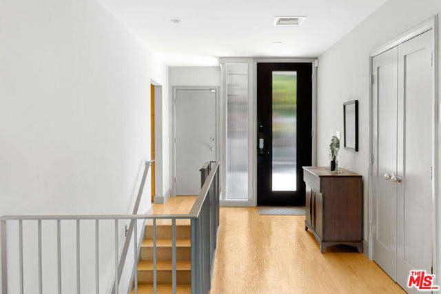 1256 Beverly Green Drive, Beverly Hills CA: https://media.crmls.org/mediaz/745c834e-a89b-4b67-8a32-2ab1861b06c6.jpg