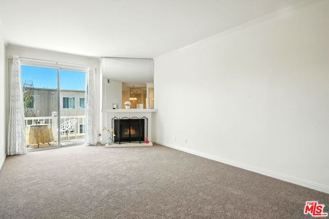 8505 Gulana Avenue, Playa del Rey CA: https://media.crmls.org/mediaz/745ce8c7-ce1b-4e3e-bd01-2525b8ed4bfb.jpg