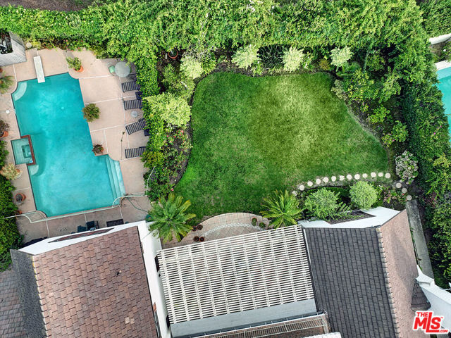 322 N June Street, Los Angeles CA: https://media.crmls.org/mediaz/745d39c8-e266-45a7-bb52-6bb8e21538bd.jpg