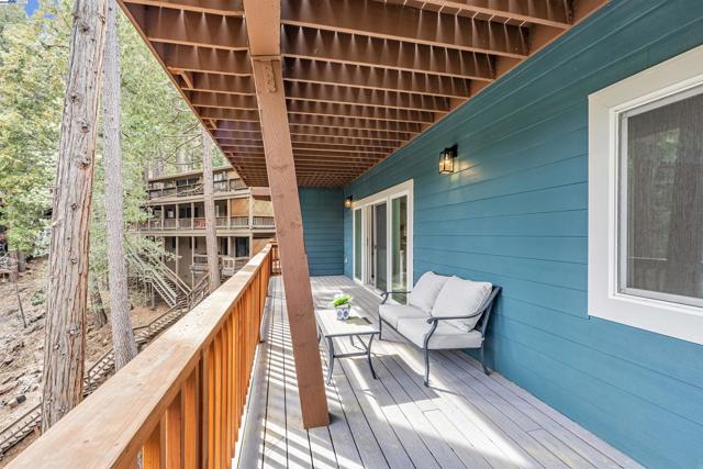 20244 Lower Skyridge Dr, Groveland CA: https://media.crmls.org/mediaz/745d51e9-c167-46b1-aadc-4f6a63235610.jpg