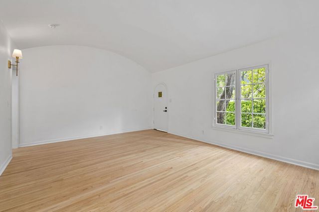 951 N Martel Avenue, Los Angeles CA: https://media.crmls.org/mediaz/745db18c-a6d0-40b5-a9be-1732ddfe5202.jpg