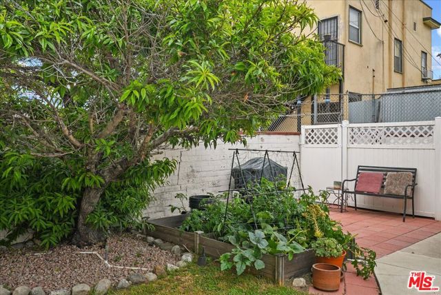 2818 S Bronson Avenue, Los Angeles CA: https://media.crmls.org/mediaz/745dc916-e361-4f5f-8a68-54f22ef95dbb.jpg