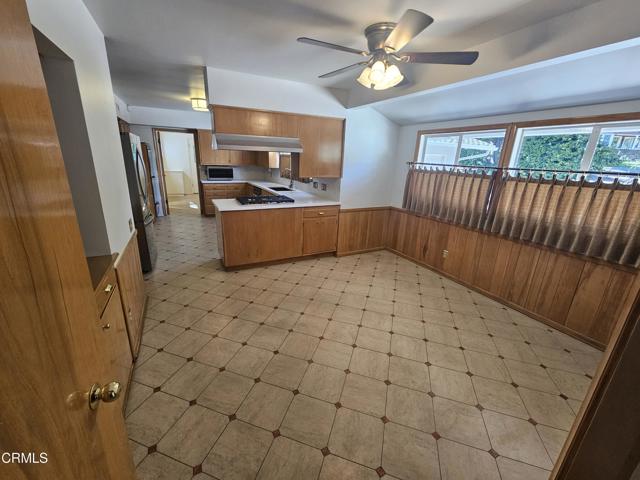 Detail Gallery Image 8 of 27 For 1404 Shady Glen Rd, Glendale,  CA 91208 - 4 Beds | 3 Baths