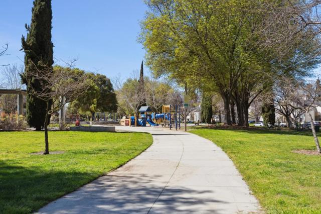 1612 Parkview Green Circle, San Jose CA: https://media.crmls.org/mediaz/745e1dd8-63ca-4553-b137-a3a413070fa3.jpg