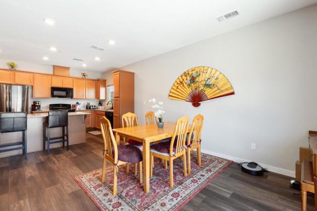 2066 Greenbriar Drive, Los Banos CA: https://media.crmls.org/mediaz/745e886e-c3c2-4b61-a583-719f3c808023.jpg