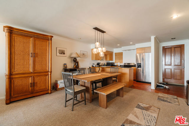 18203 Coastline Drive, Malibu CA: https://media.crmls.org/mediaz/745ec862-aefd-4efc-ad1f-36f6dc32cd8e.jpg
