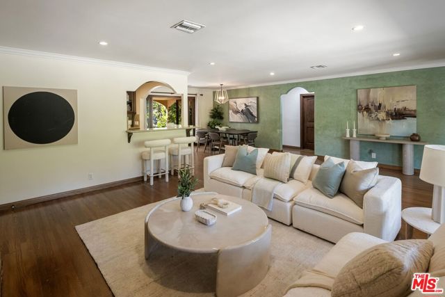 13800 Erwin Street photo 3