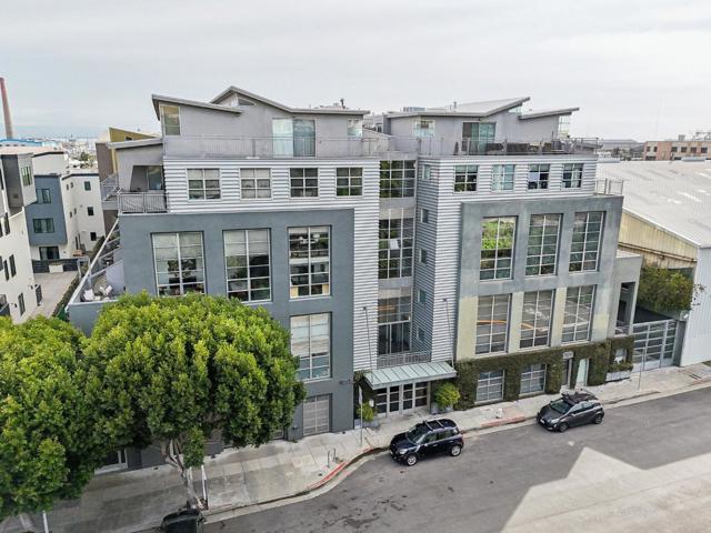 1325 Indiana Street, San Francisco CA: https://media.crmls.org/mediaz/745efd2c-4c52-459b-a567-d58608aa8096.jpg