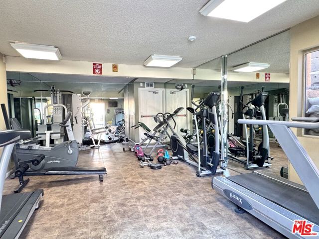 15425 Sherman Way, Van Nuys CA: https://media.crmls.org/mediaz/745f0a9e-e5f5-4e3d-9bbc-440363816902.jpg