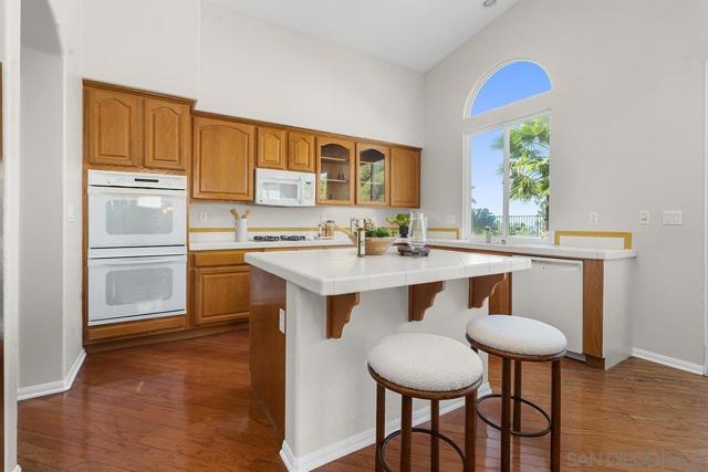 987 Palencia Ct, Chula Vista CA: https://media.crmls.org/mediaz/745f42e1-0c80-4292-99e9-20cfcac6bfed.jpg
