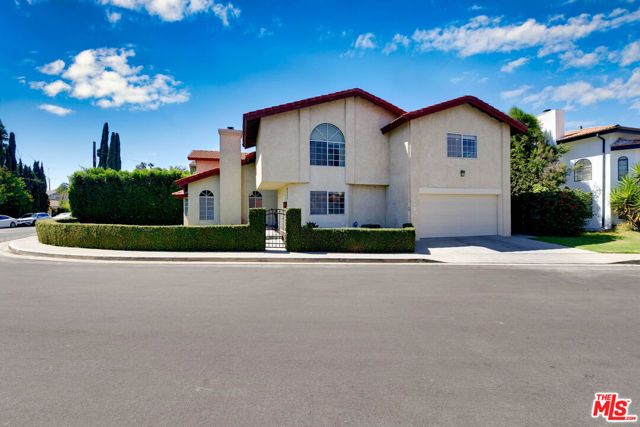 6347 Wynne Avenue, Tarzana CA: https://media.crmls.org/mediaz/745f7d75-80eb-469a-8c94-8bd52366ba55.jpg