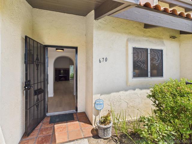 670 Bel Air Dr W, Vista CA: https://media.crmls.org/mediaz/745fbc9a-9ae6-4120-9fd5-5f623e89dd58.jpg