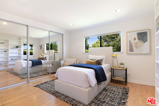 745 25th Street, Santa Monica CA: https://media.crmls.org/mediaz/745fcd22-6026-44a5-a3b6-ccc3404c1e6e.jpg