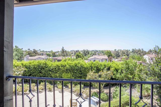 16632 Rose Of Tralee Ln, San Diego CA: https://media.crmls.org/mediaz/7460343a-09ce-4105-a1e2-e6af4d550247.jpg