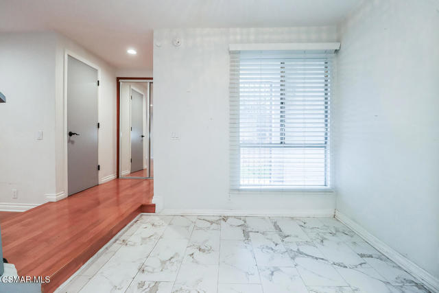 18411 Hatteras Street, Tarzana CA: https://media.crmls.org/mediaz/74607de7-5603-4181-8439-78cf45344583.jpg
