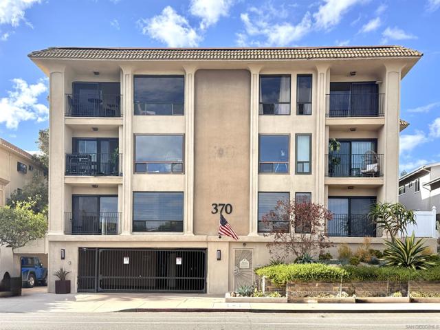 370 Rosecrans St, San Diego CA: https://media.crmls.org/mediaz/746089b0-51f7-48ad-86a7-88da41effa47.jpg