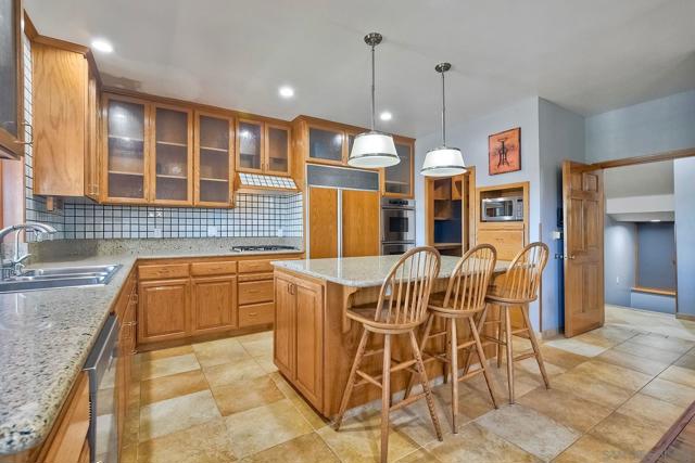 2511 Via Rancheros, Fallbrook CA: https://media.crmls.org/mediaz/746151f0-c564-4bf9-bca7-972a6a861785.jpg