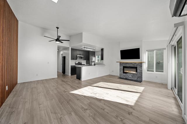1152 54 Pacific Beach Dr, San Diego CA: https://media.crmls.org/mediaz/746158ae-a549-42ea-a9be-ac91e066b3e6.jpg