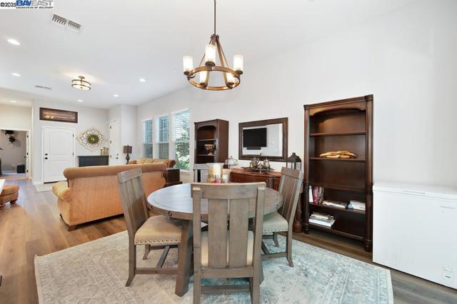 7544 Twin Bridges Ln, Citrus Heights CA: https://media.crmls.org/mediaz/74616f01-982b-4dff-8ff5-7efe28f41766.jpg
