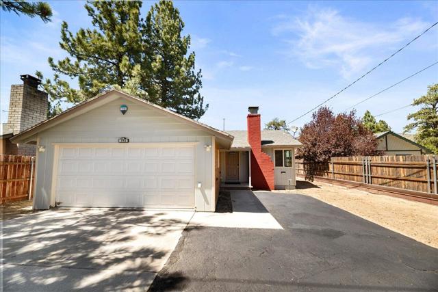 773 W Aeroplane Boulevard, Big Bear CA: https://media.crmls.org/mediaz/7461bbf7-4dfa-426c-a3d7-7d9cfc713e40.jpg
