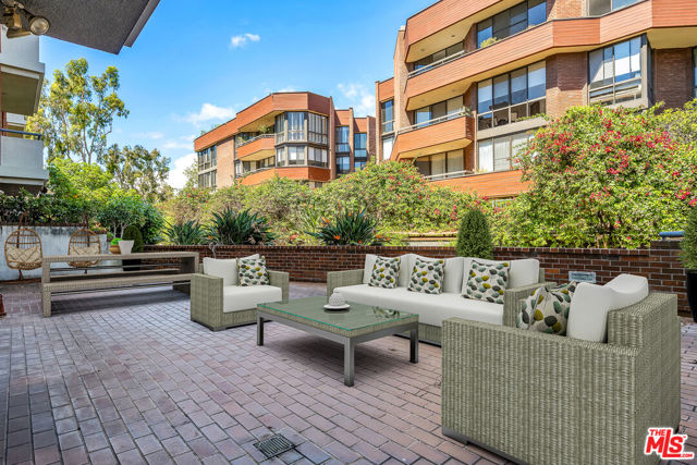 200 North Swall Drive, 313